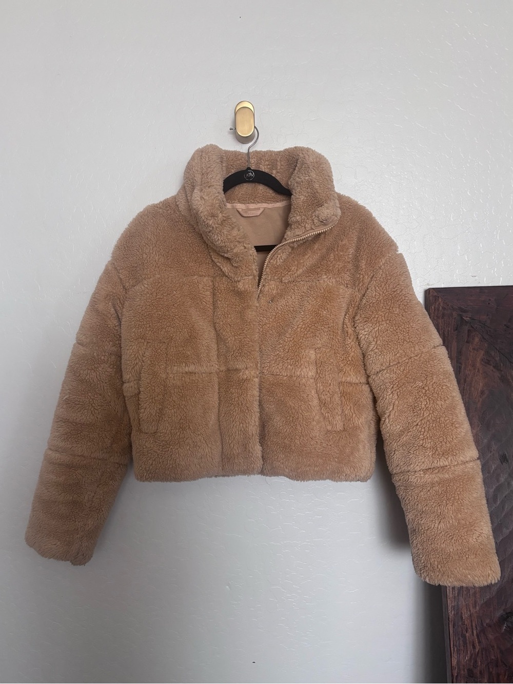 Alo Sherpa Snow Angel Puffer Jacket. Small